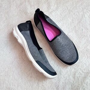 Crocs Busy day skimmer flat in Heather gray